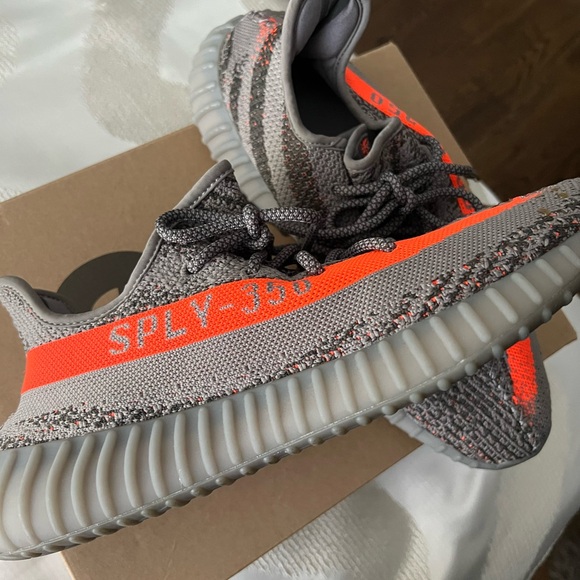 Yeezy Boost - Picture 2 of 6